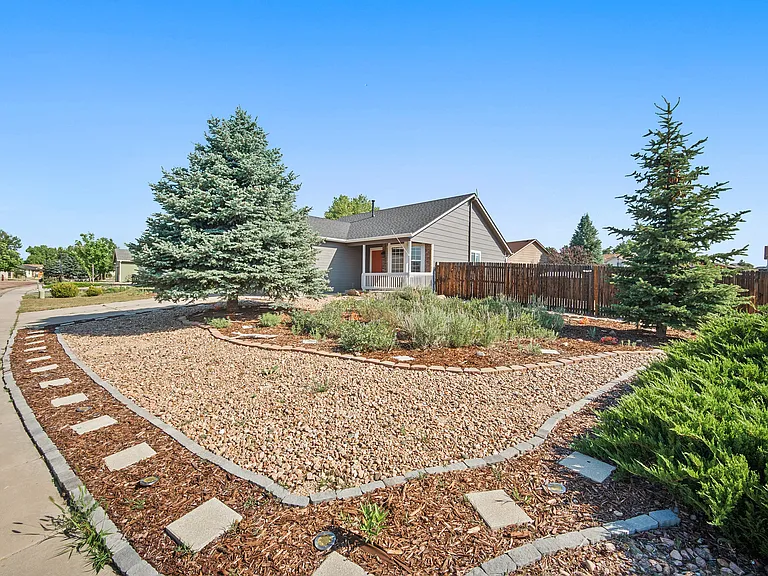 5194 Fennel Dr — Photo 3