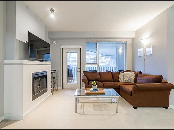 3rd image of 4723 Dawson St #416