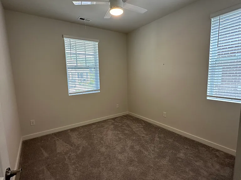 483 Gingerwood Ln — Photo 4