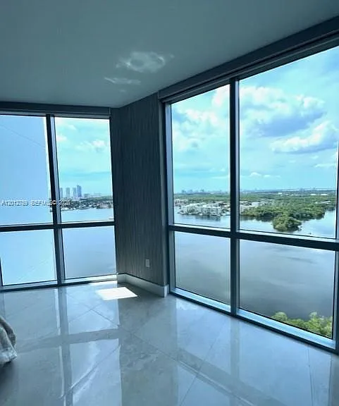 17111 Biscayne Blvd #2102 — Photo 26