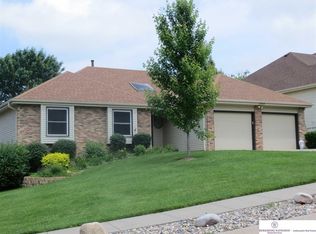 15918 Douglas Cir, Omaha, NE 68118
