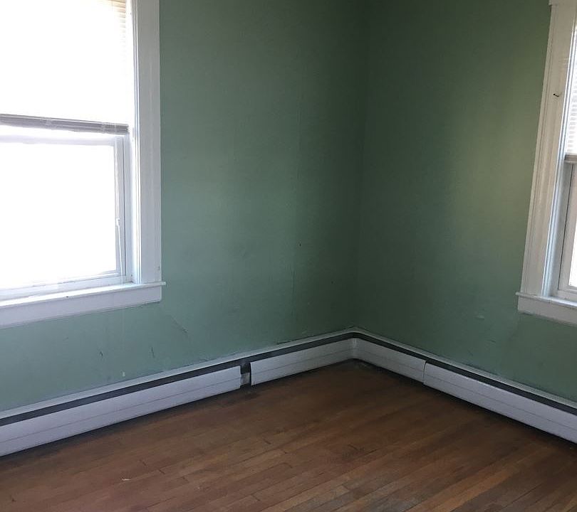 2nd image of 61 Lawrence St #2
