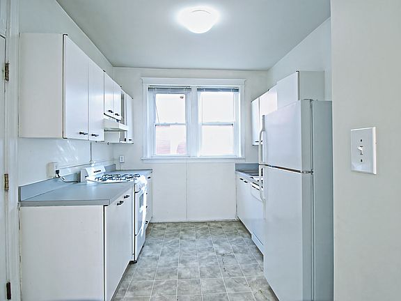 2nd image of 4943 Buckingham Ct #2S