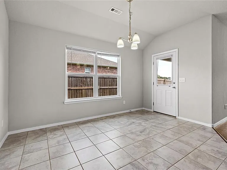 313 Woodcreek St — Photo 18