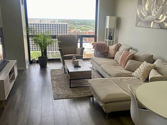 4th image of 4343 N Clarendon Ave APT 2311