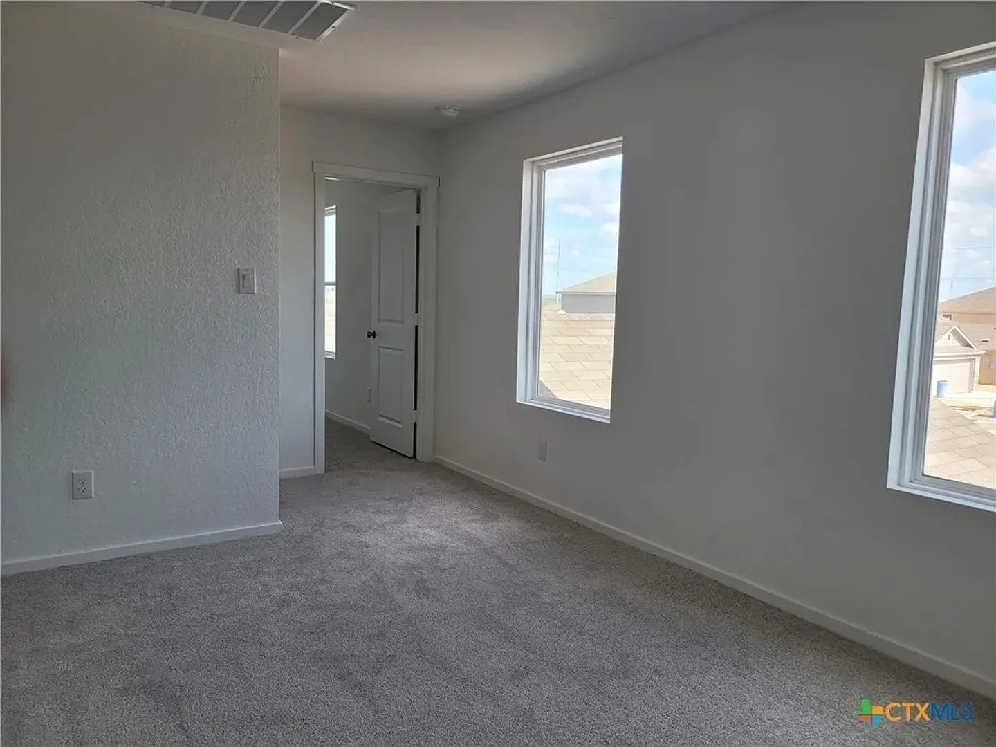 Room in 4 Bedroom Home at Noir Ln — Photo 3