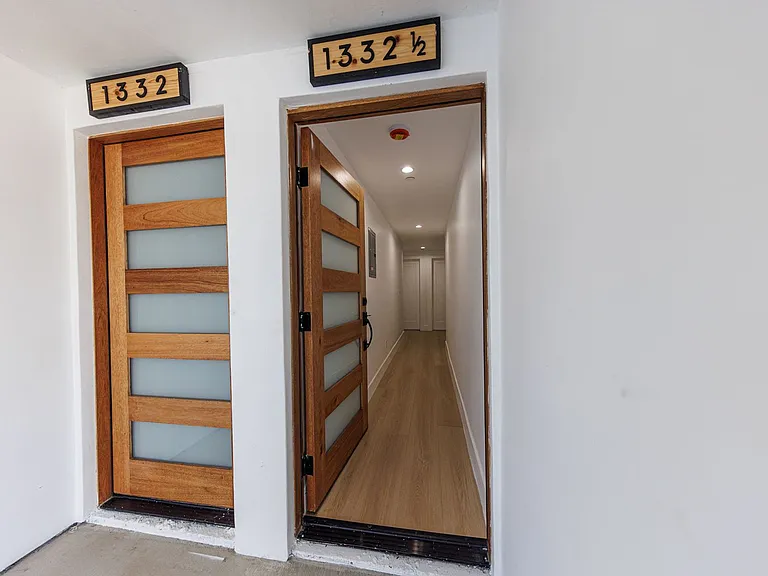 1330 S. Longwood Ave. — Photo 59