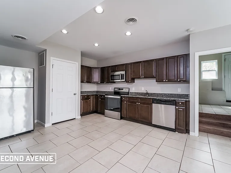 1800 Saint Patrick St — Photo 3