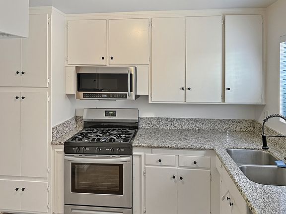 4th image of 727 E Tujunga Ave APT B