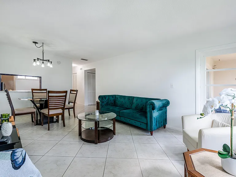 2615 Garden Dr N #307 — Photo 5