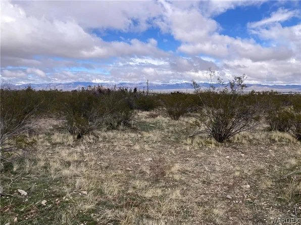 1336 S Drake Rd, Golden Valley, AZ 86413