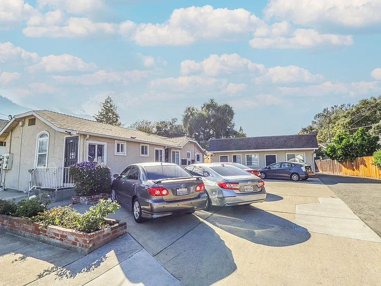 520 Solano St — Photo 1