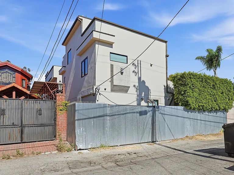 425 N Alfred St — Photo 21