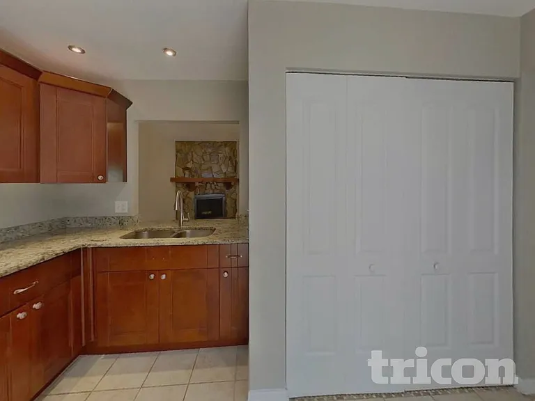 1933 Gregory Dr — Photo 6