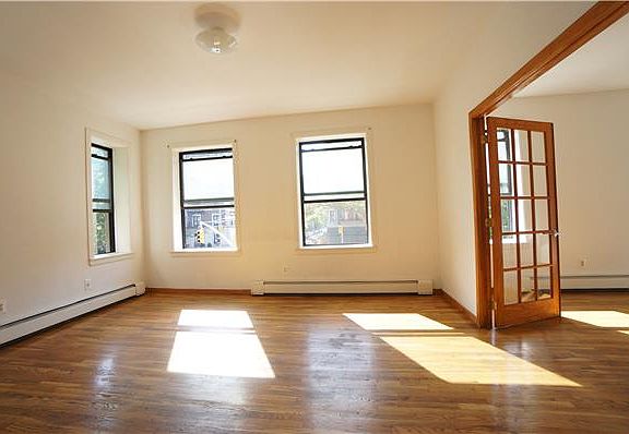 5th image of 200 W 112th St APT 2D