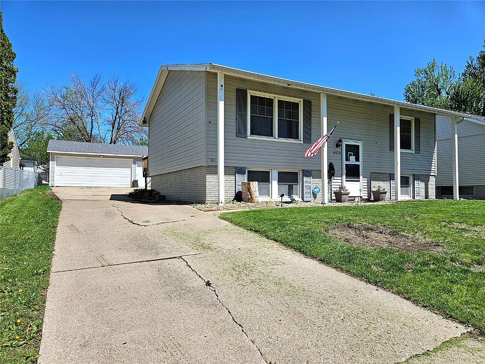 2nd image of 4412 Surrey Ct