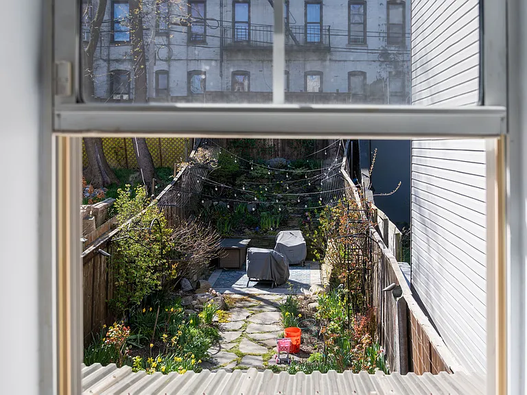 1206 Saint Marks Ave #1 — Photo 16