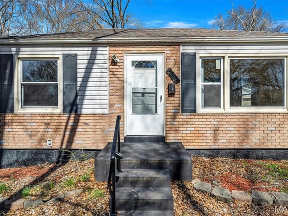 3rd image of 2045 Bainbridge Dr