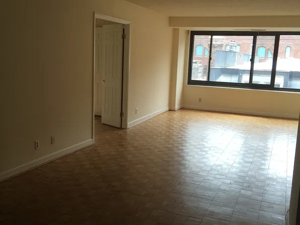 1077 30th St NW, Washington, DC