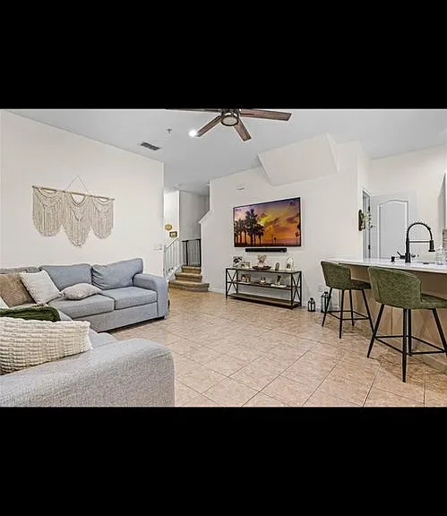 1968 Compass Flower Way — Photo 10