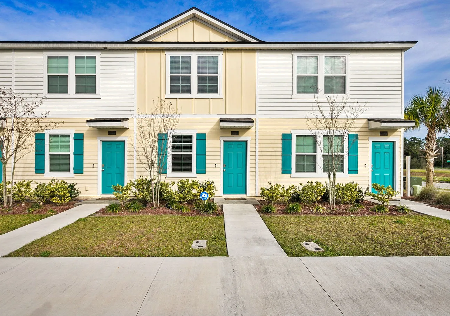 2-Bedroom Townhome for Rent with Private En-Suite Baths & Screened Porch — Photo 1