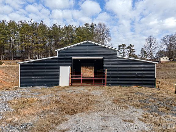 3rd image of 7400 Corn Hill Rd