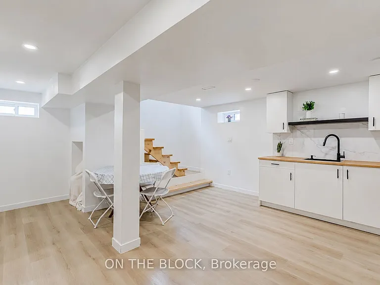 34 Henley Cres #LOWER — Photo 5