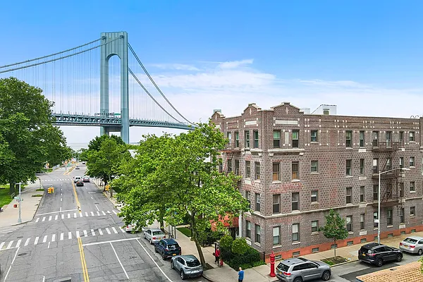 Sold by Redfin Real Estate | media 1