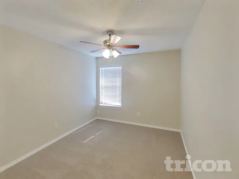 2329 Belton Dr — Photo 17