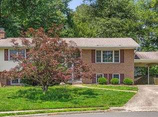 905 Carole Ct SE, Vienna, VA 22180