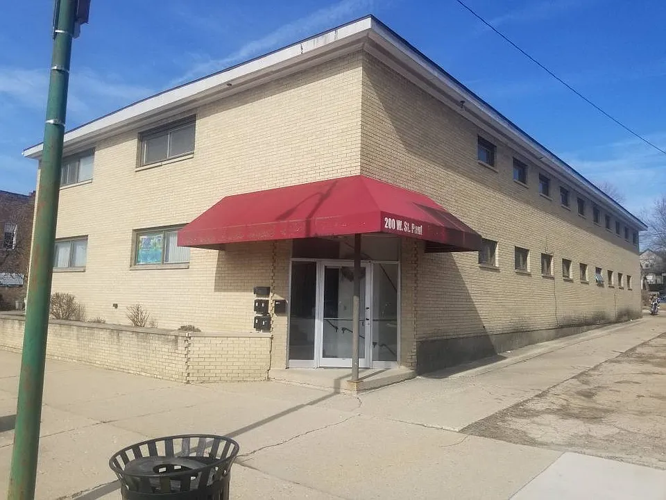 200 W Saint Paul St #1