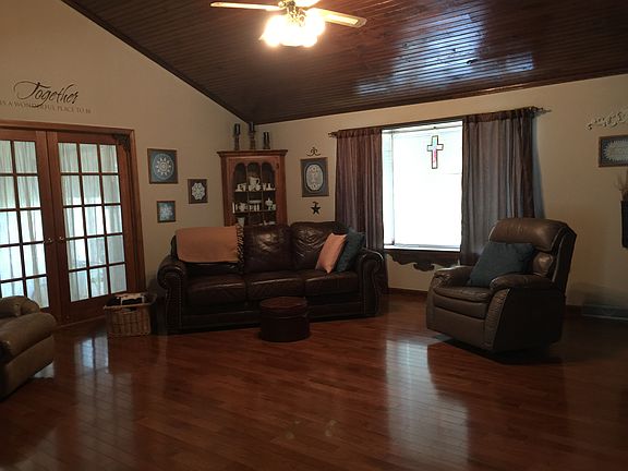 Living w/sunroom entrance