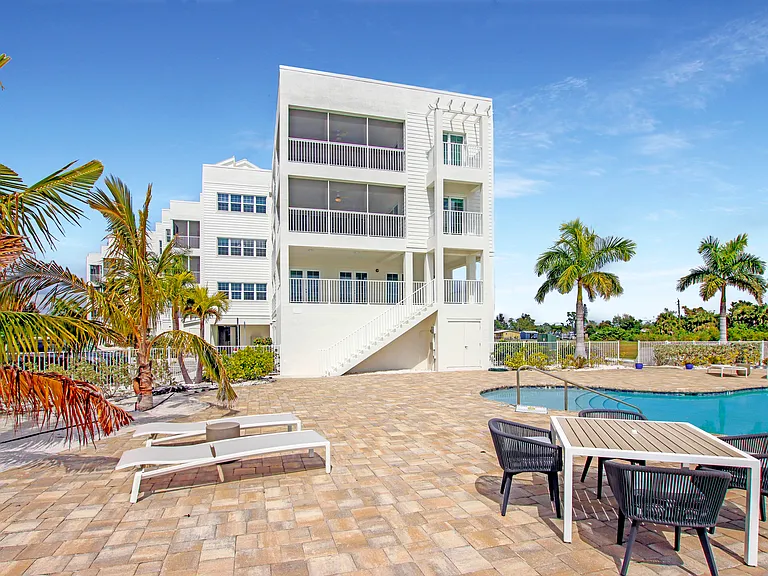 14550 River Beach Dr #303 — Photo 9