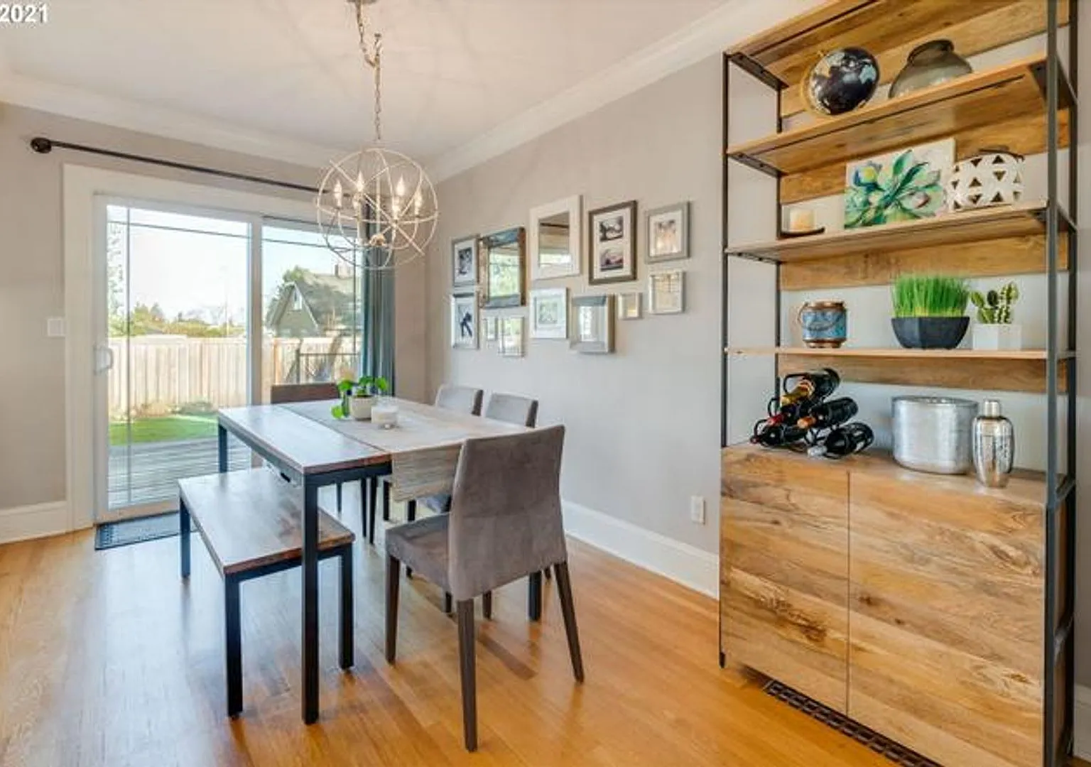 Beautifully Updated Arbor Lodge 3 Bedroom Bungalow — Photo 4