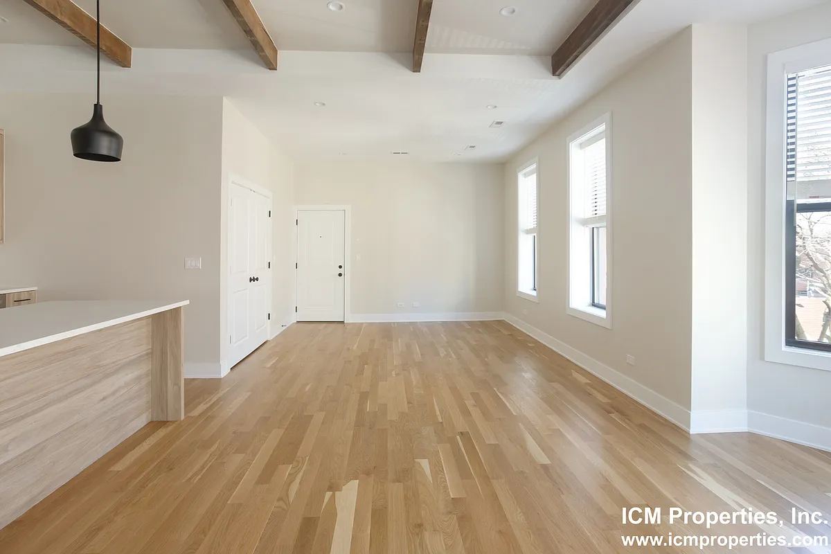 Building Photo - 1422 W Belden Ave #3