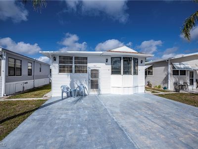 182 Caravan Cir, North Fort Myers, FL, 33903