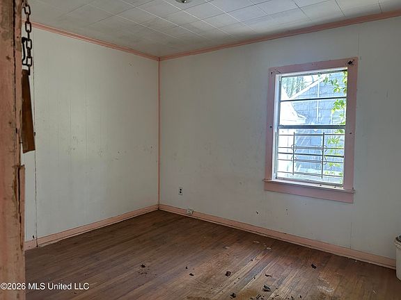 5th image of 224 Hartfield St