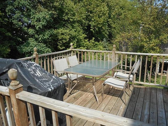 3rd image of 2025 Queens Meadow Ln