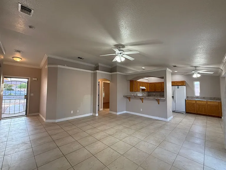 980 Joshua Tree Dr — Photo 2