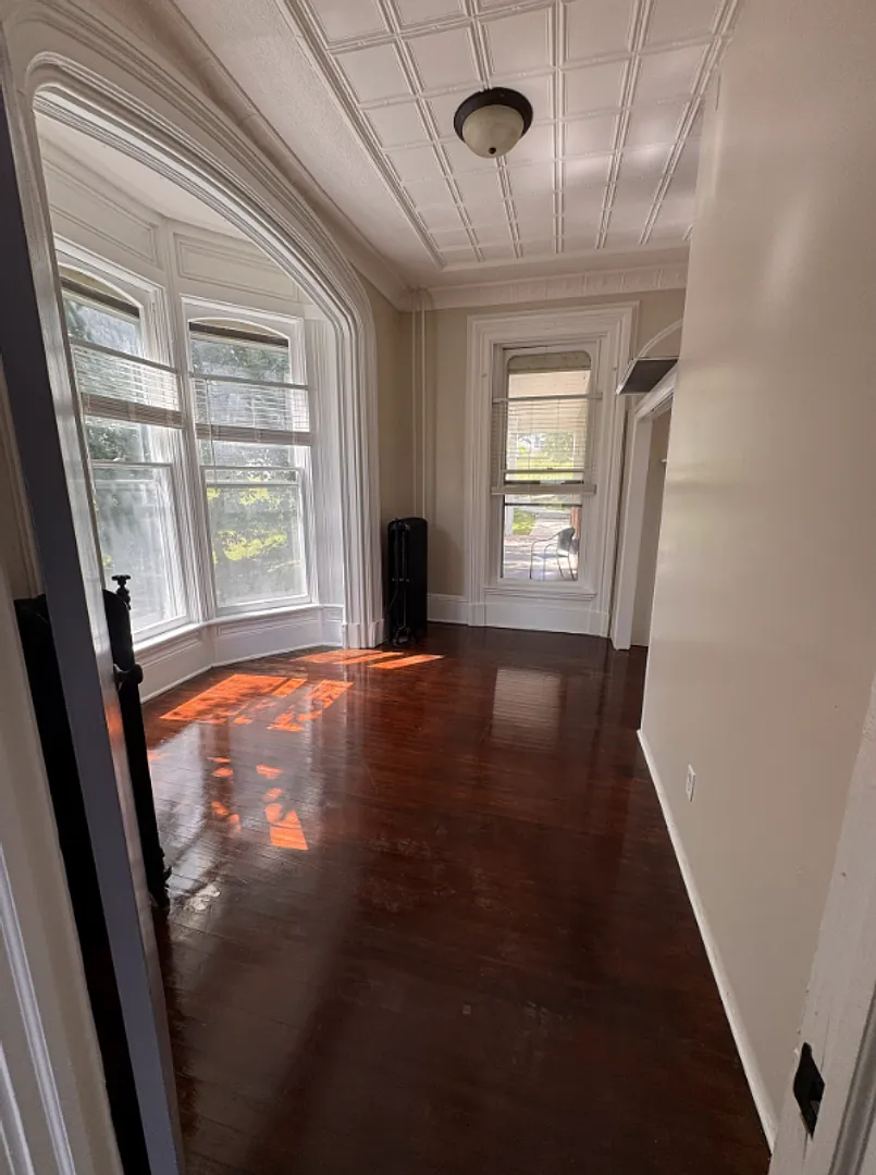 757 Caledonia St — Photo 2