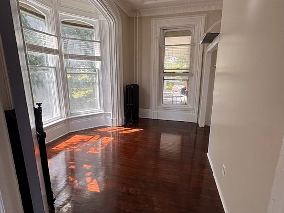 2nd image of 757 Caledonia Pl APT 1