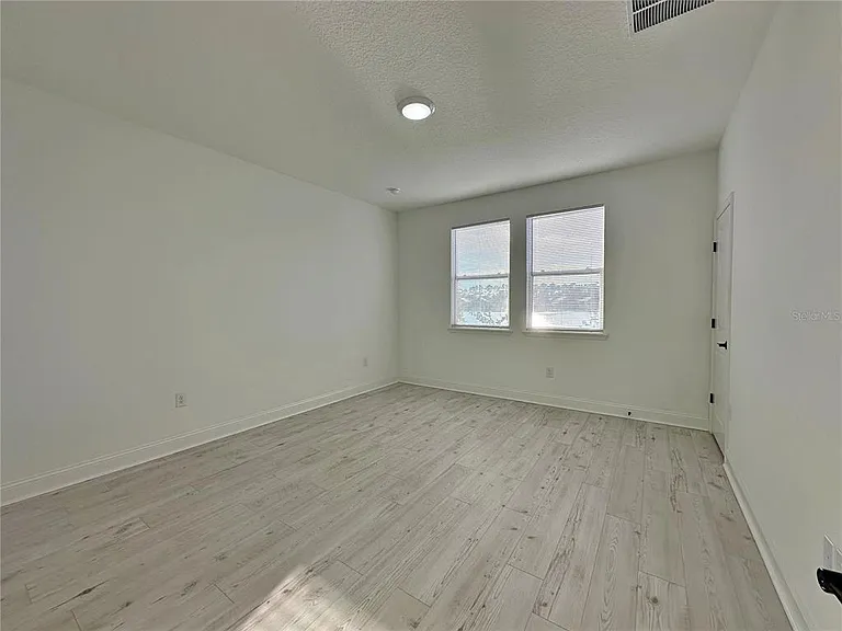 43 Waverly Ln — Photo 8