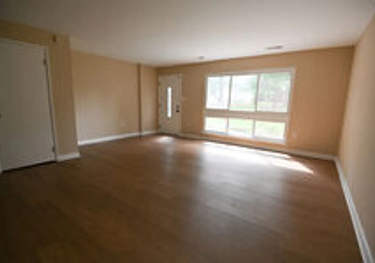 Crofton Condo — Photo 4