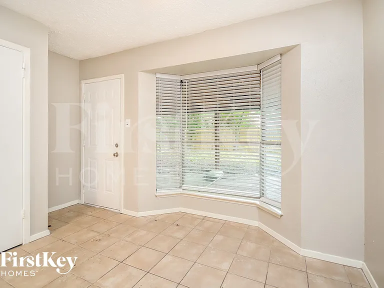 16239 La Terra Dr — Photo 4