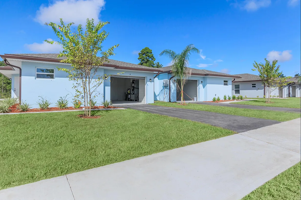 Sandcastle Manor Apartments — Photo 4
