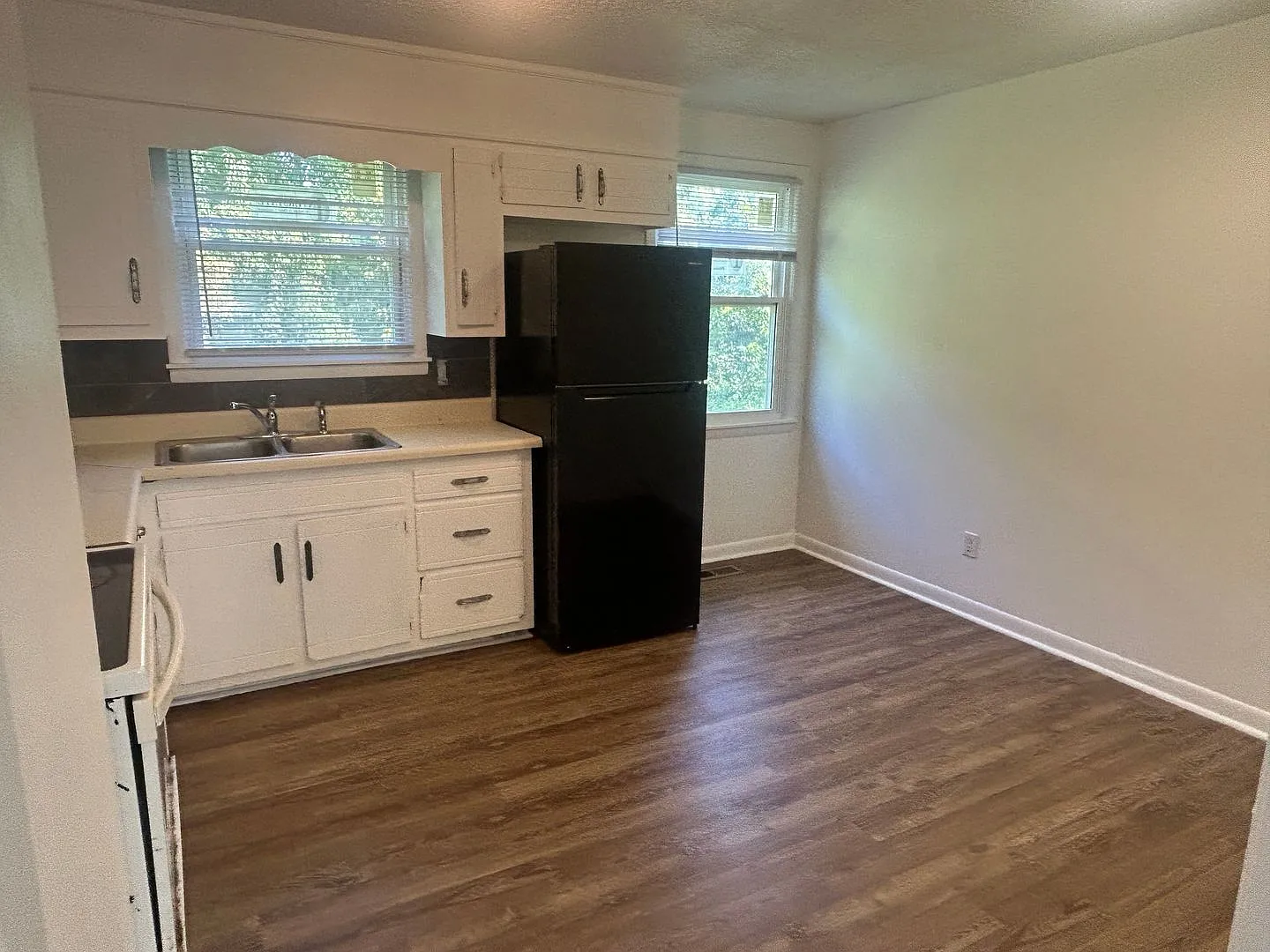 4754 Trenton Drive — Photo 3