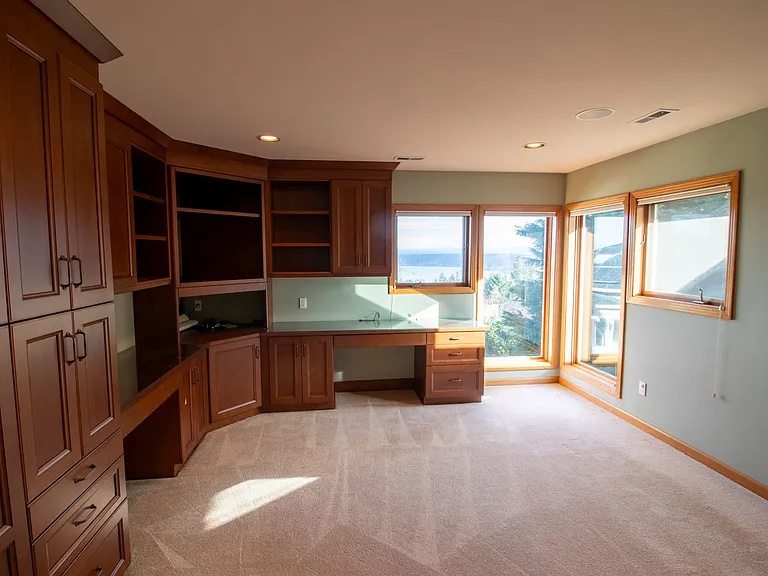 15831 SE 45th St — Photo 34