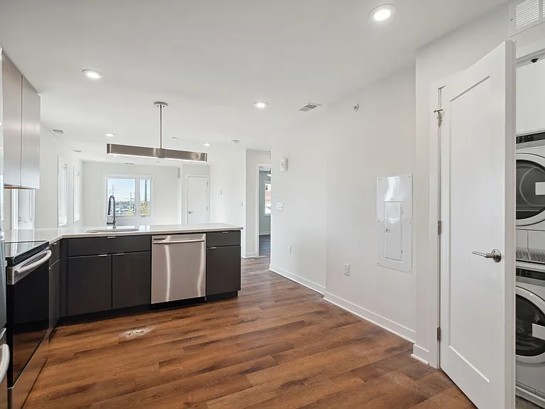 Graduate Pointe — Photo 175