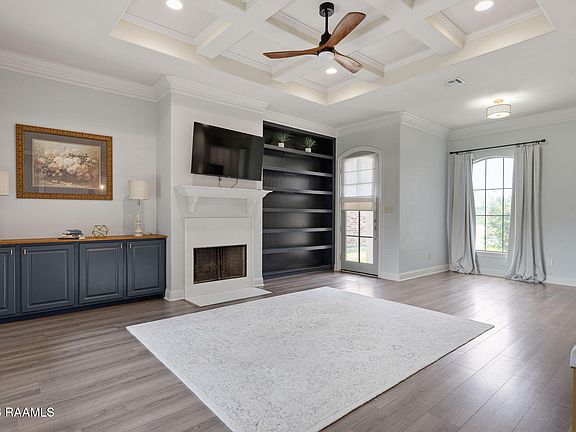 3rd image of 300 Highland View Dr