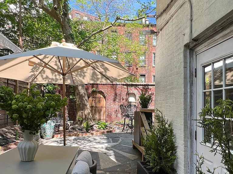 459 W 24th St #1 — Photo 9